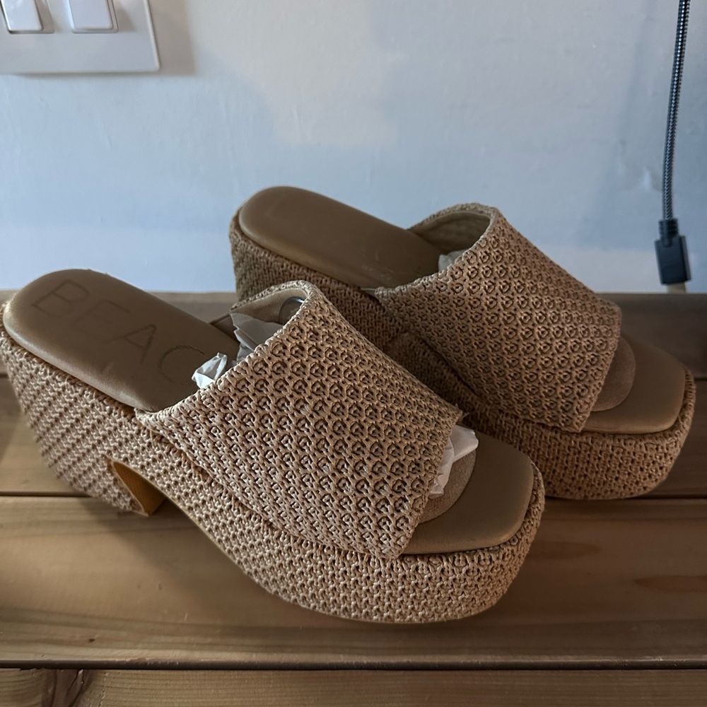 Beach by Matisse Woven Tan Platform Sandals sz 9 Comfy!!!